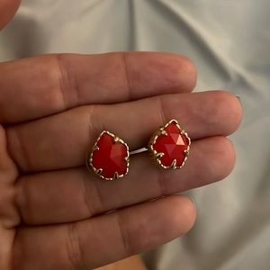Tessa red kendra Scott studs